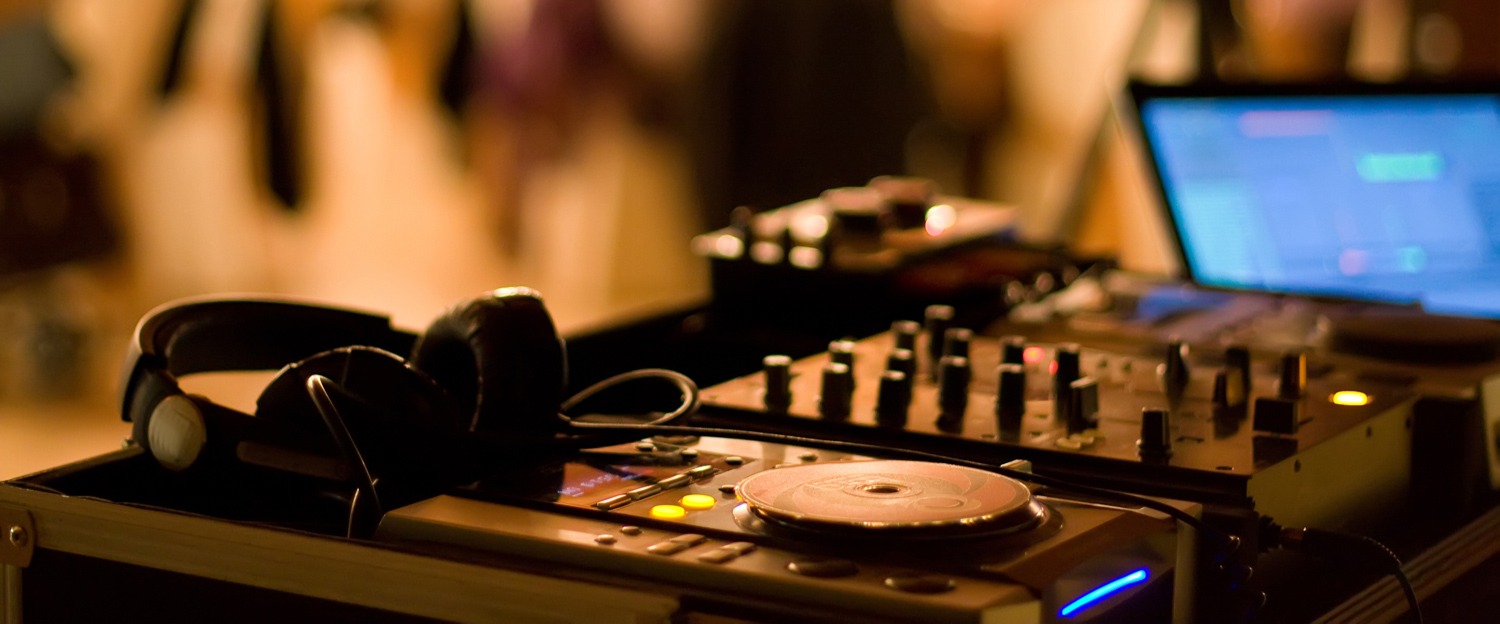 DJ SONOPRO aux platines