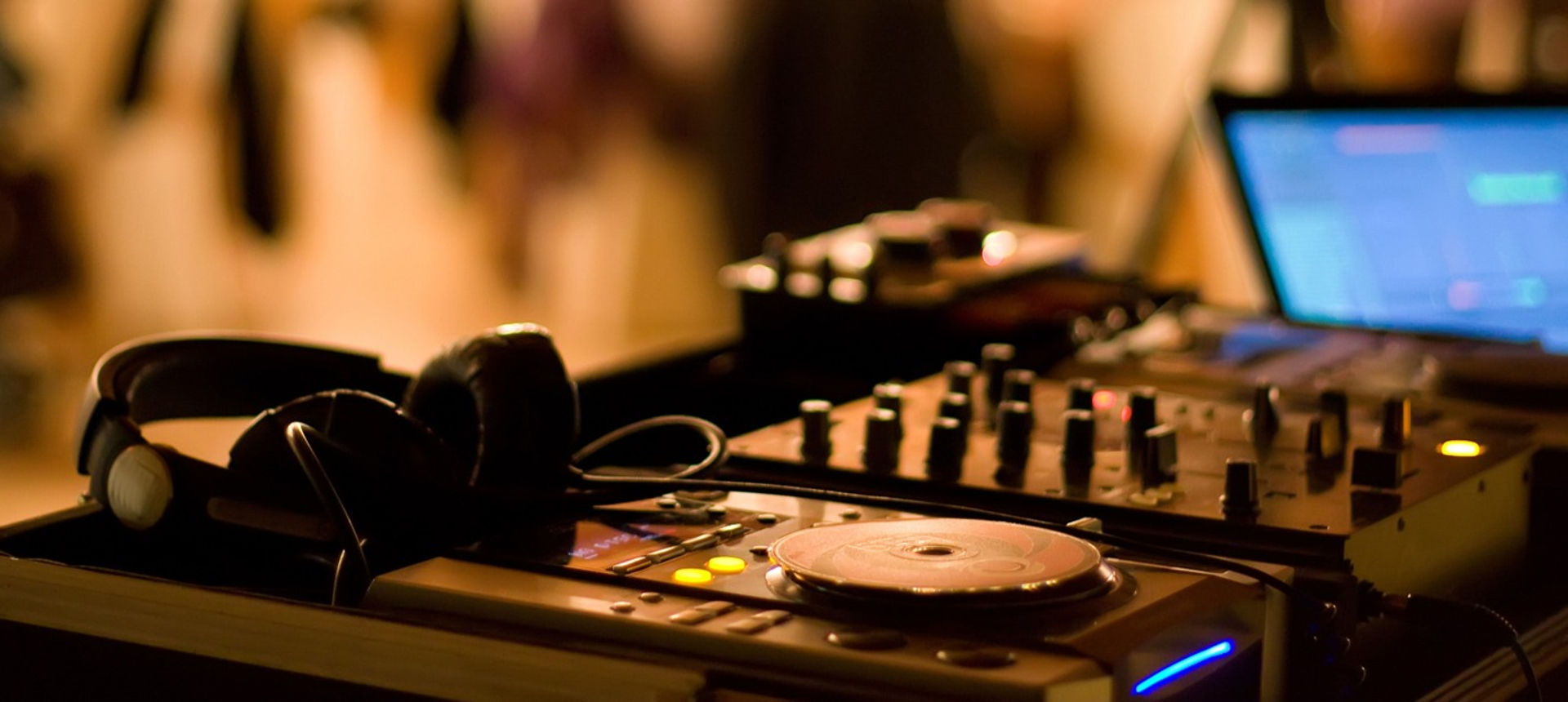 DJ mixage lors d'un événement d'entreprise SONOPRO